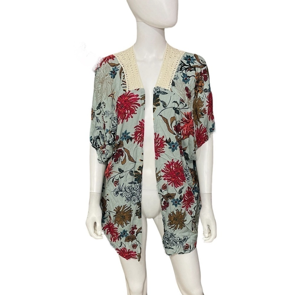 Blushing Heart Blue Floral Open Front Top
New - Picture 2 of 6